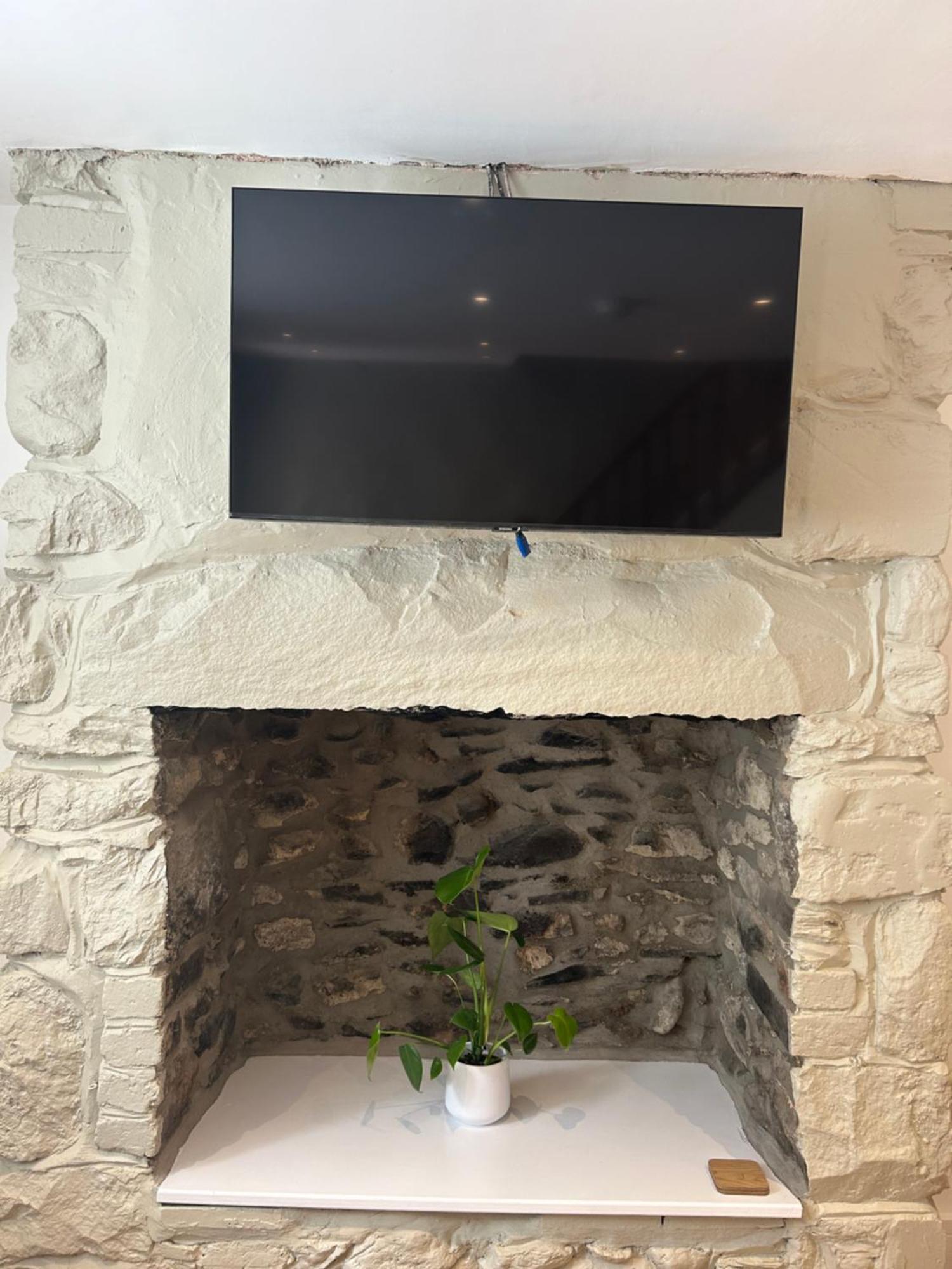Cosy Modern Miners Cottage Llanllechid Екстериор снимка
