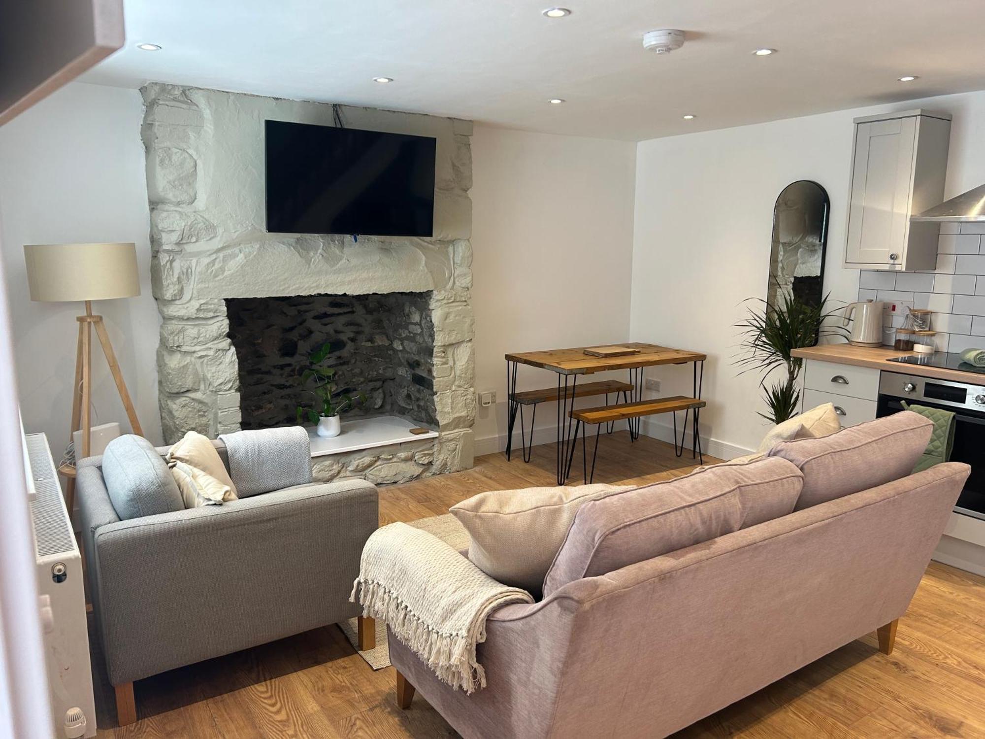 Cosy Modern Miners Cottage Llanllechid Екстериор снимка